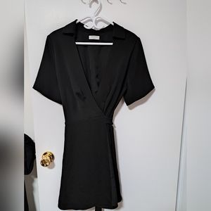 ARITZIA - BABATON COLLARED WRAP DRESS - L